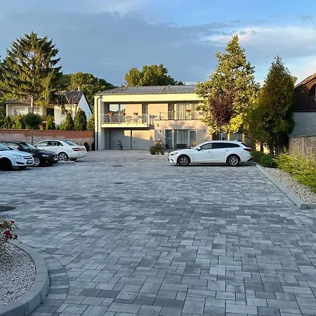 Linden 105 - Adults Only Appartement