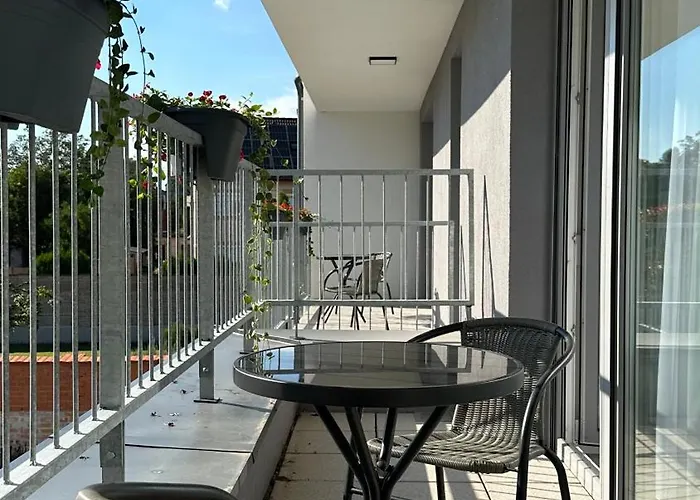 Linden 105 - Adults Only Apartament